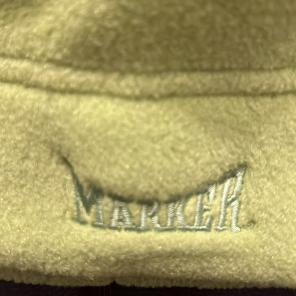 MARKER 100% polyester soft fleece ski hat WITH tassel - Picture 8 of 9
